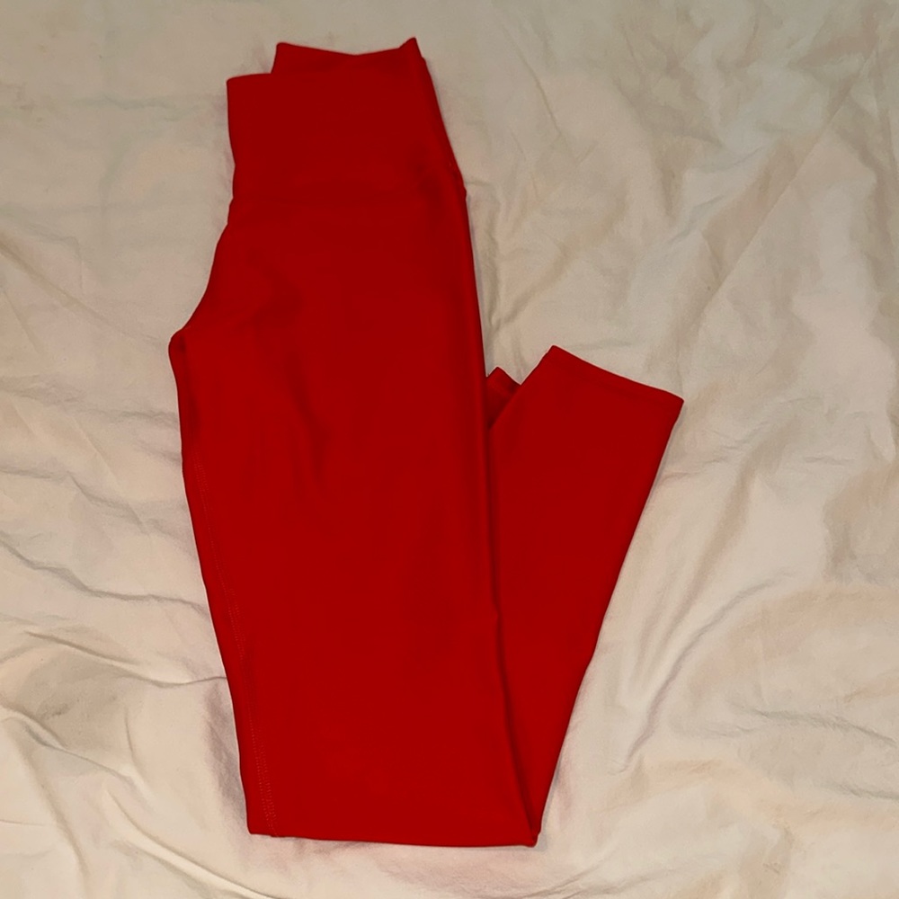 Sure to be a showstopper in these fiery red alo leggings 🌶️